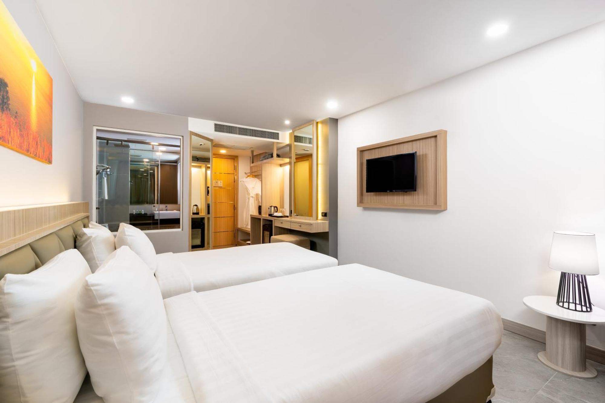 Clarian Hotel Beach Patong Ngoại thất bức ảnh