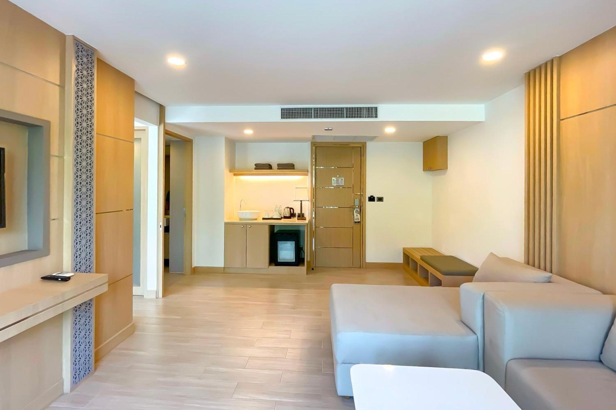 Clarian Hotel Beach Patong Ngoại thất bức ảnh