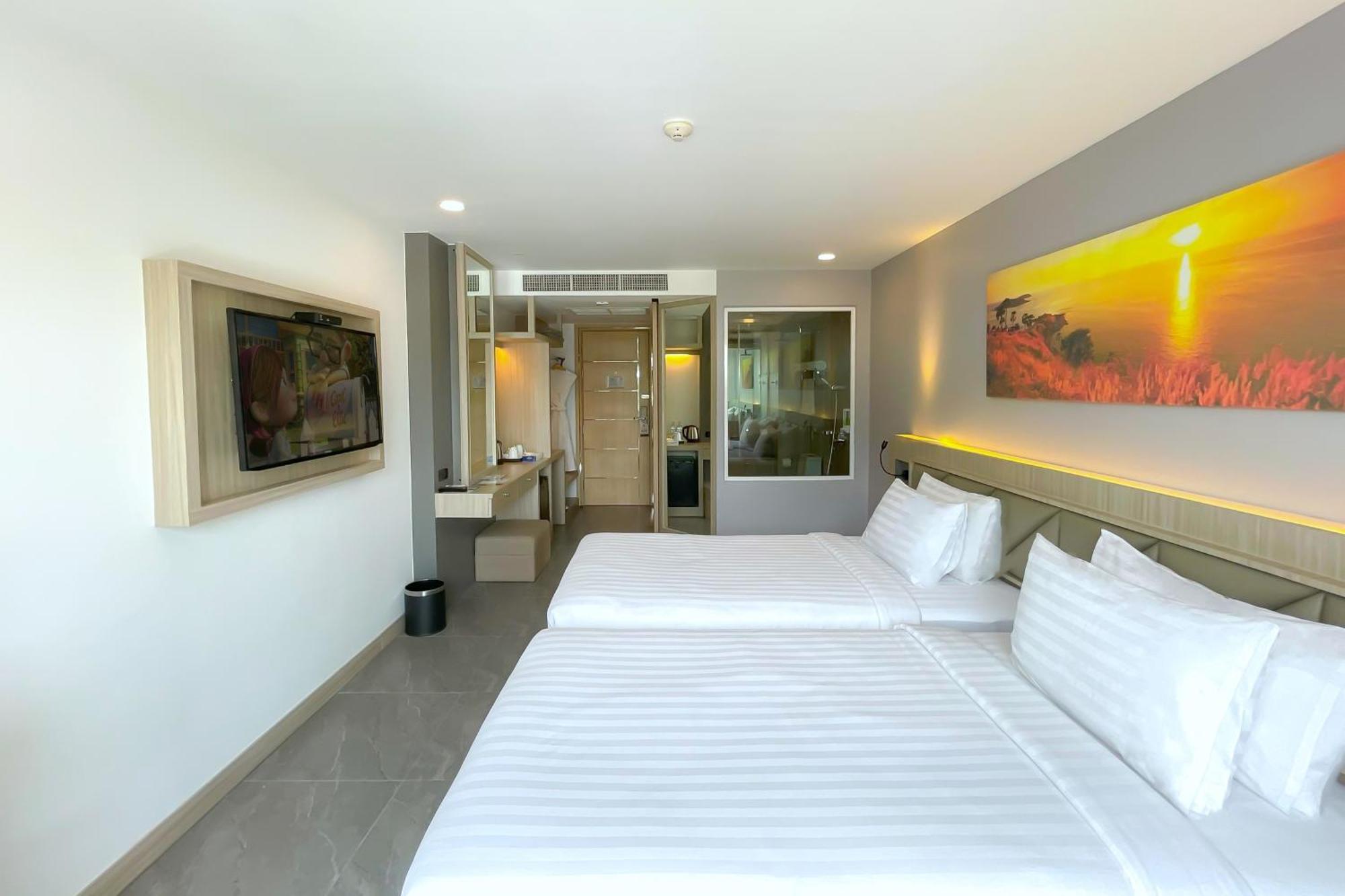 Clarian Hotel Beach Patong Ngoại thất bức ảnh