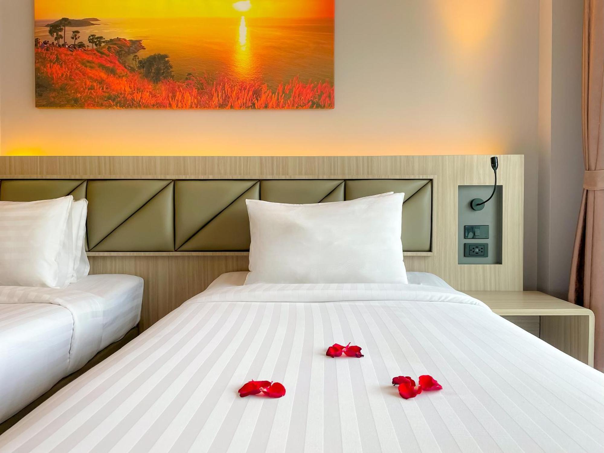 Clarian Hotel Beach Patong Ngoại thất bức ảnh