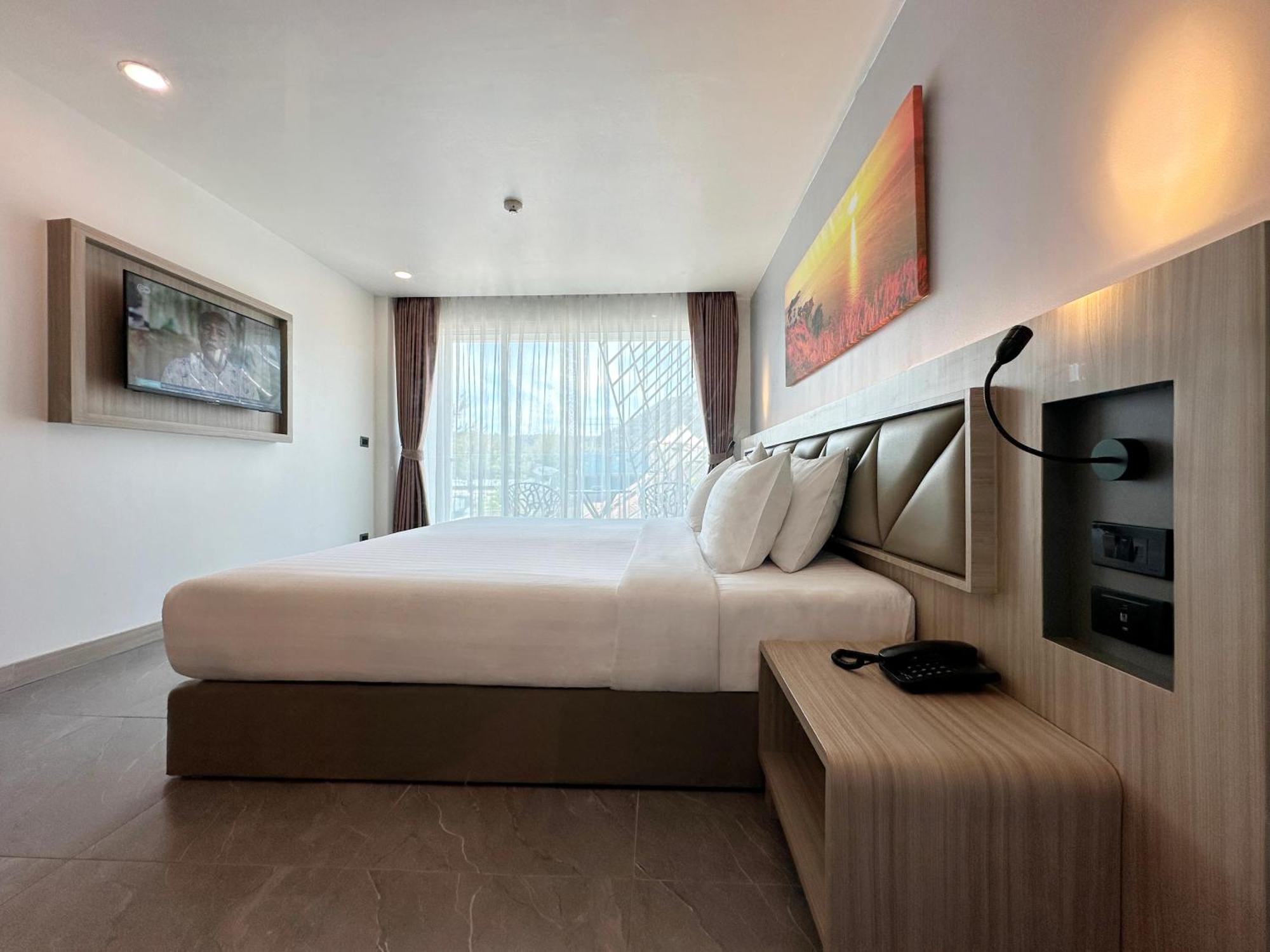 Clarian Hotel Beach Patong Ngoại thất bức ảnh