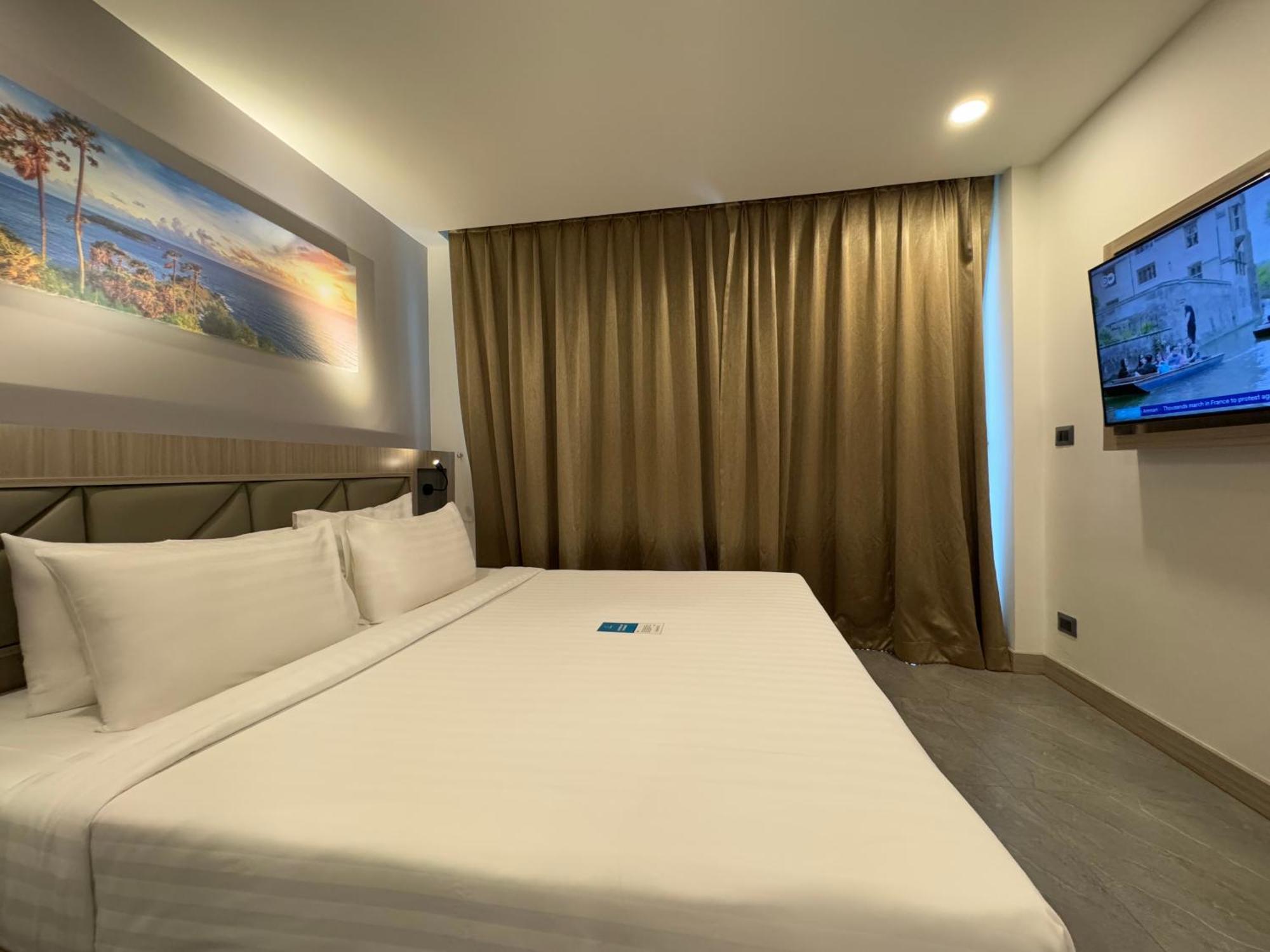 Clarian Hotel Beach Patong Ngoại thất bức ảnh