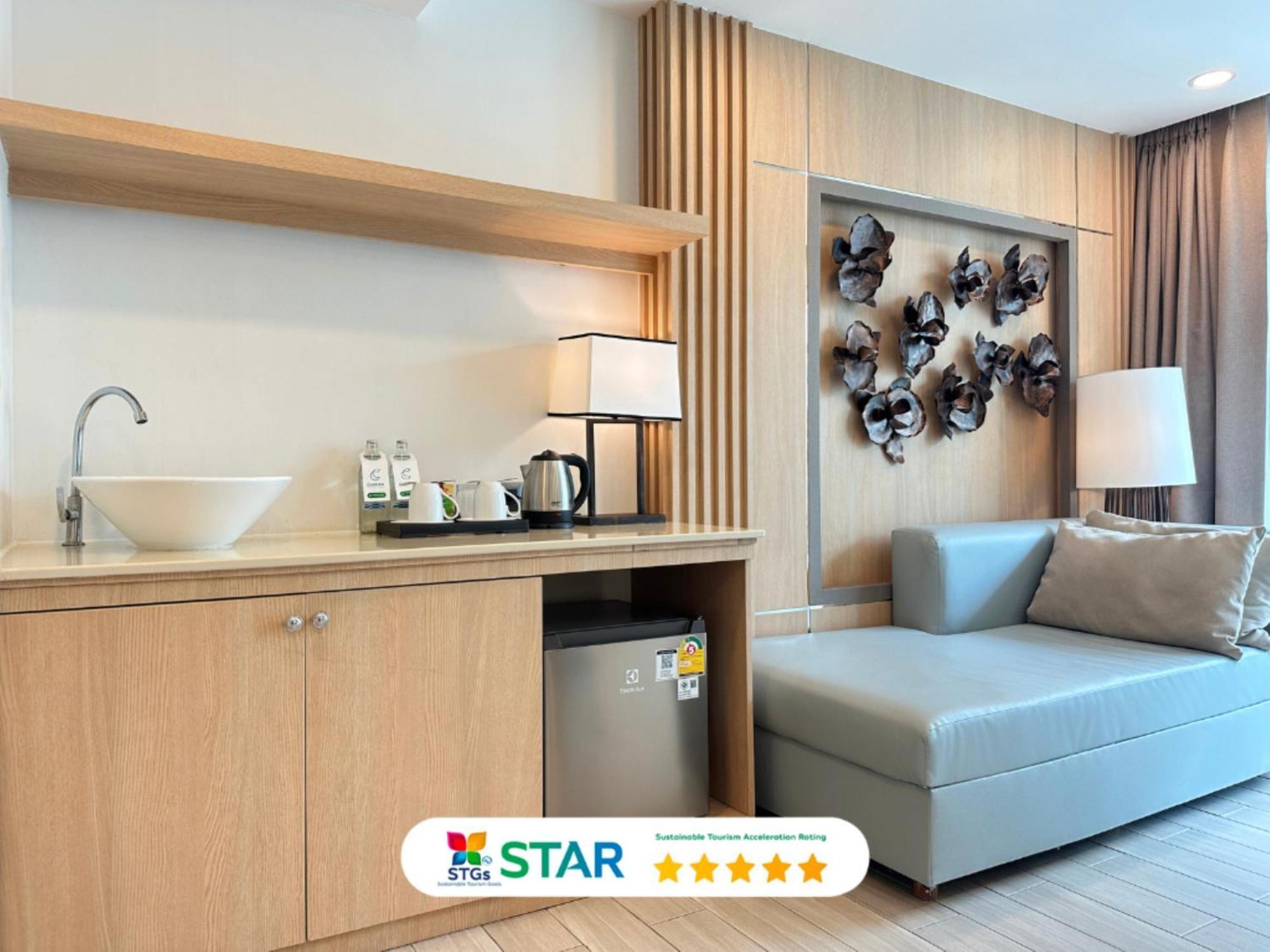 Clarian Hotel Beach Patong Ngoại thất bức ảnh