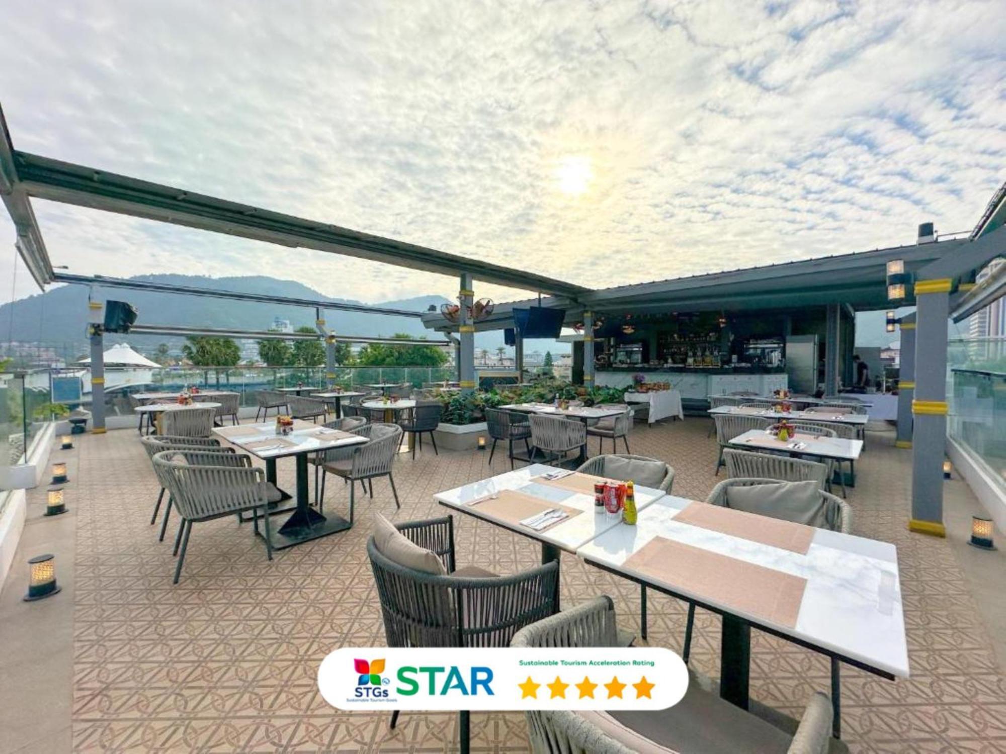 Clarian Hotel Beach Patong Ngoại thất bức ảnh