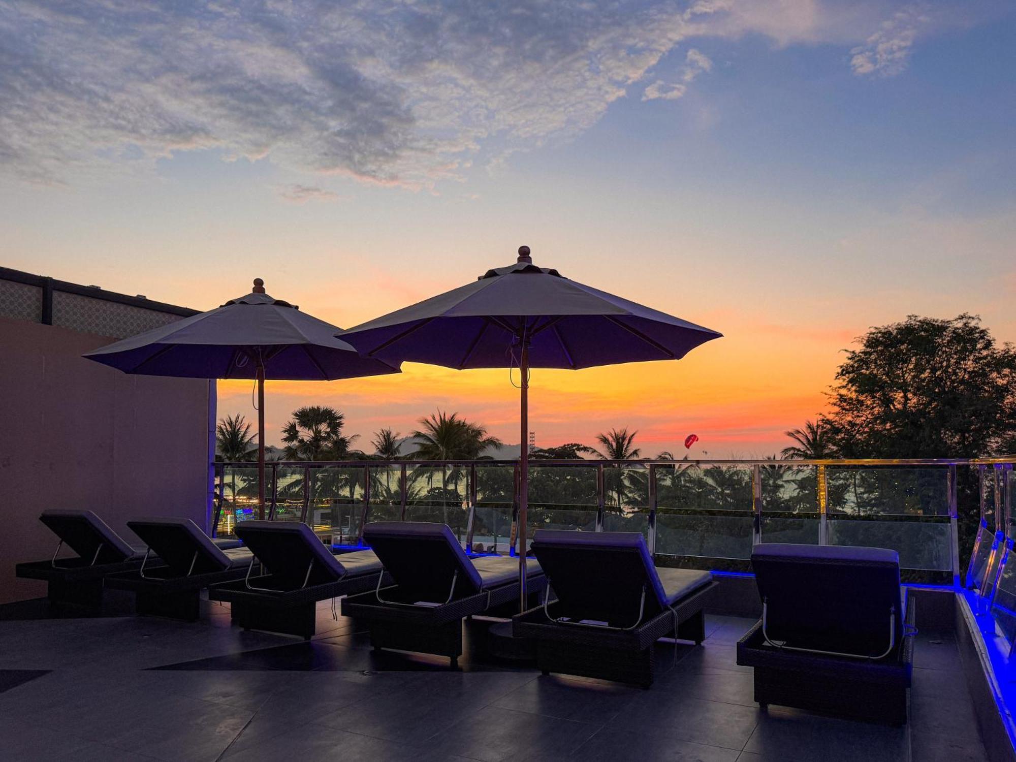 Clarian Hotel Beach Patong Ngoại thất bức ảnh