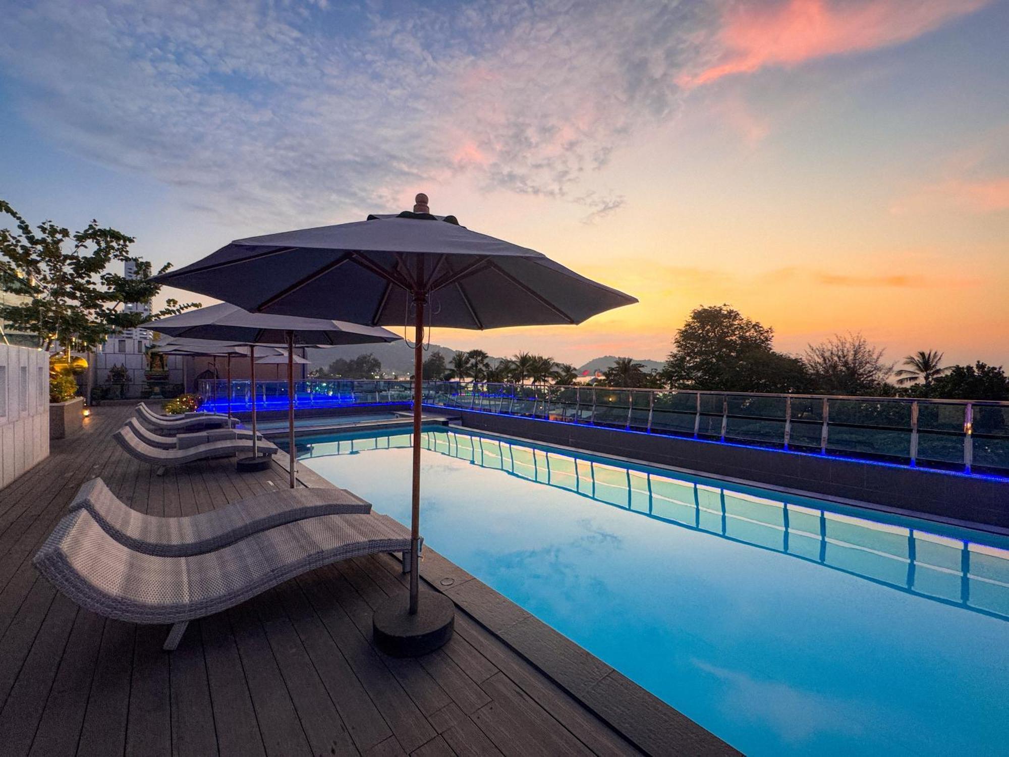 Clarian Hotel Beach Patong Ngoại thất bức ảnh