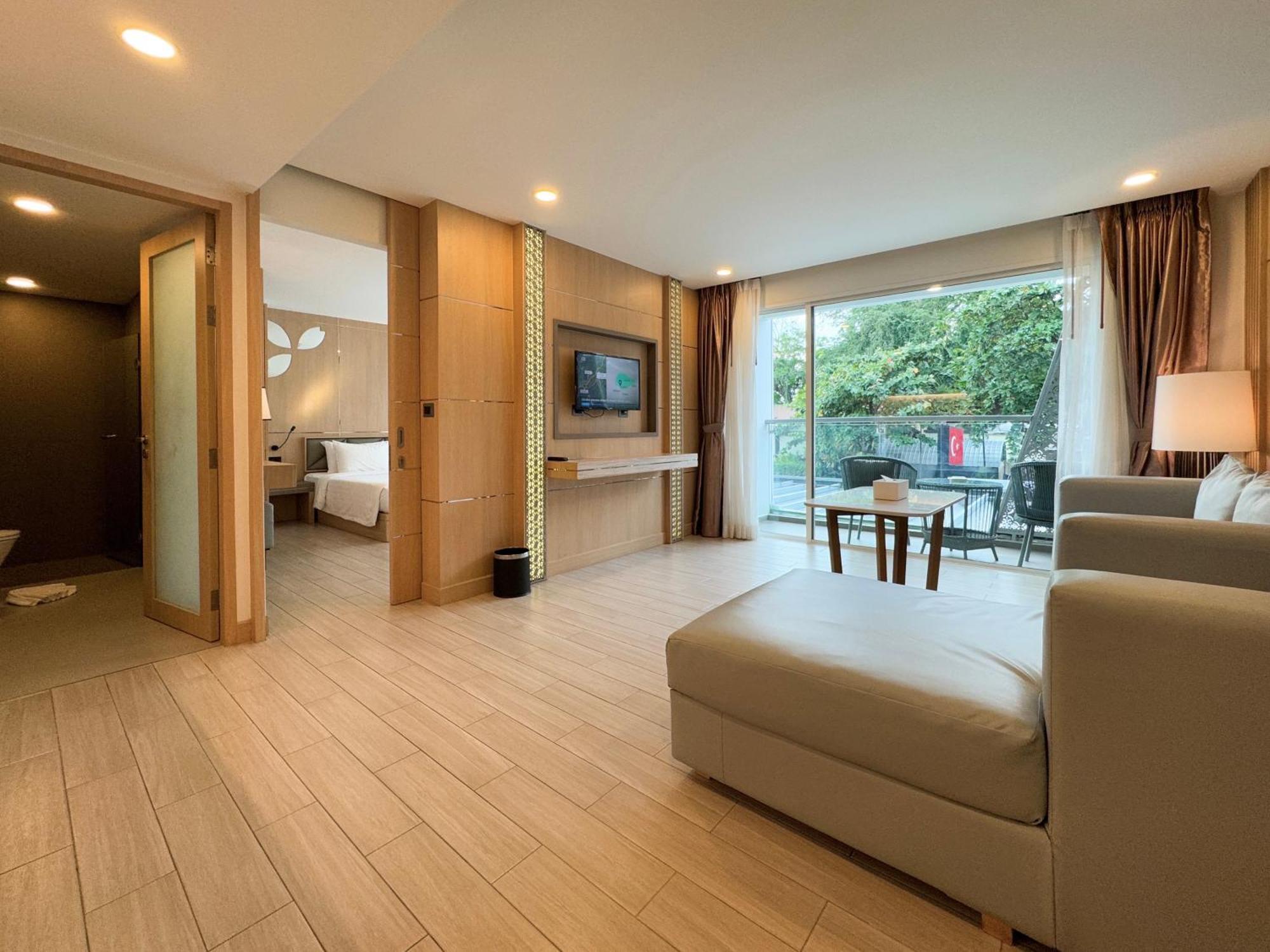 Clarian Hotel Beach Patong Ngoại thất bức ảnh
