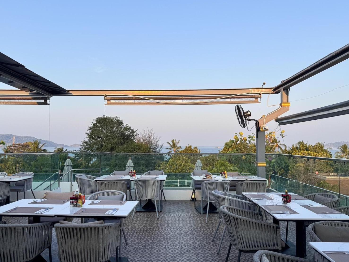 Clarian Hotel Beach Patong Ngoại thất bức ảnh