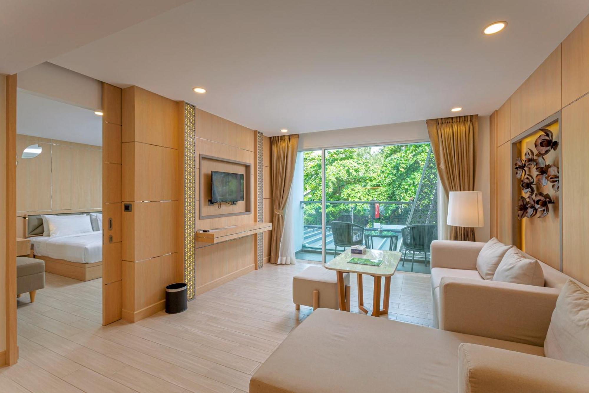 Clarian Hotel Beach Patong Ngoại thất bức ảnh
