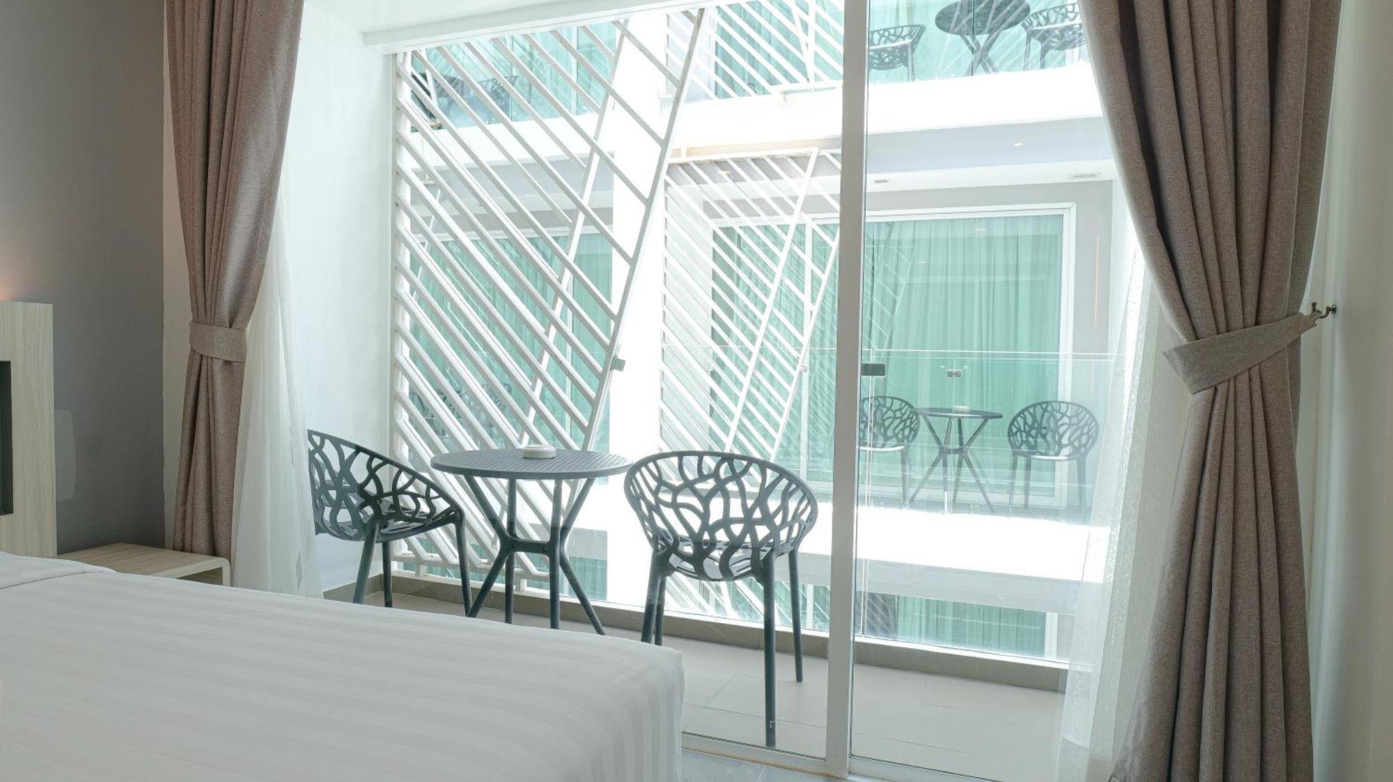 Clarian Hotel Beach Patong Ngoại thất bức ảnh